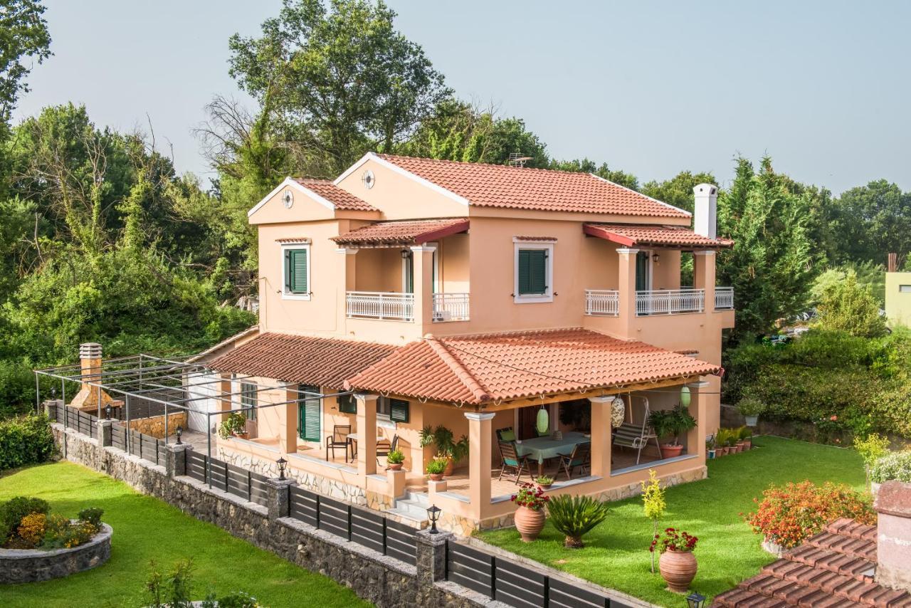 Chara's House Ferienhaus
